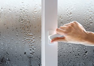 Как избавиться от конденсата на окнах